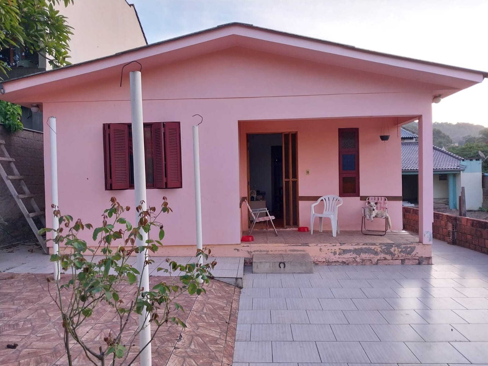 Casa com três quartos à venda no centro de Montenegro