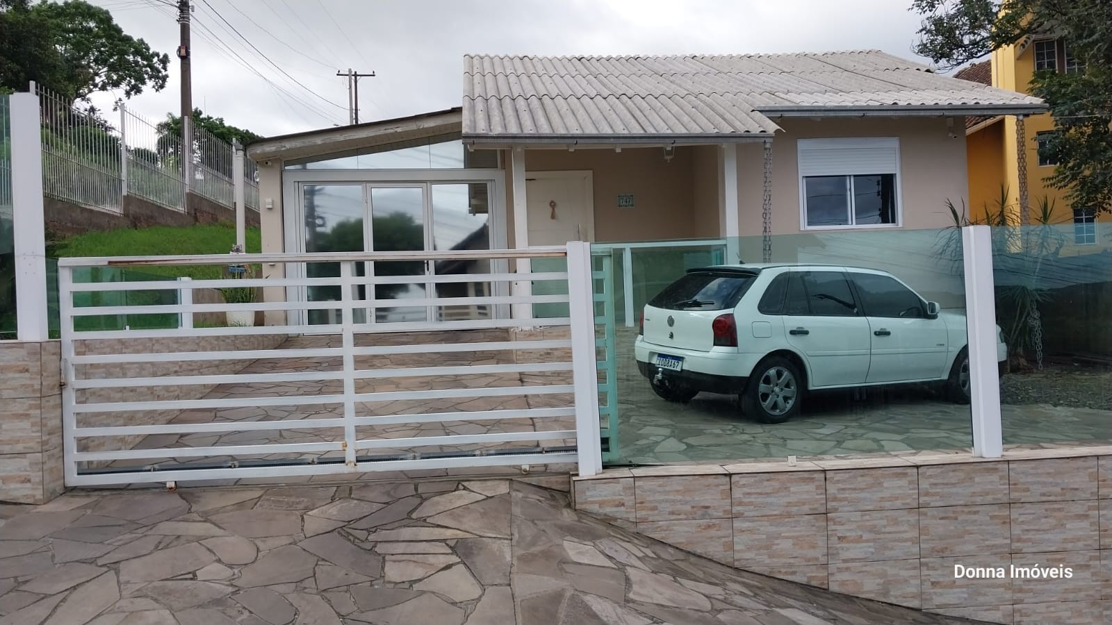 Casa à venda com três quartos no bairro São João em Montenegro.