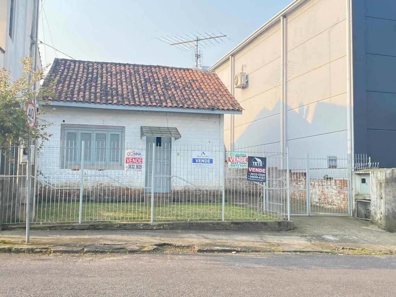 Casa de Alvenaria com anexo, Bairro Centenário