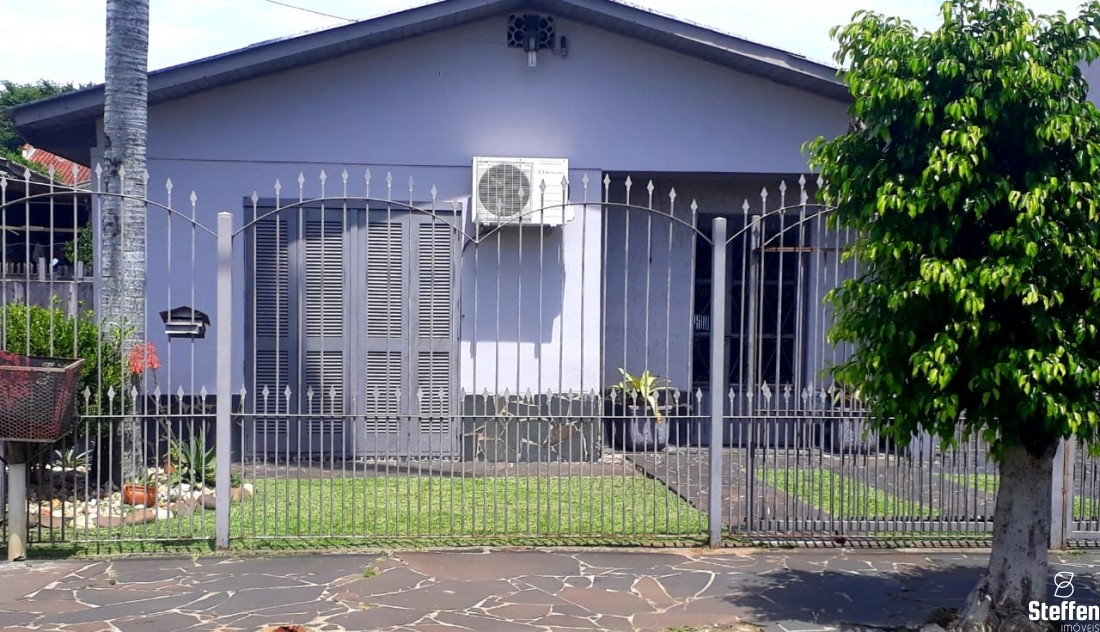Casa com três quartos e piscina à venda no Bairro São Paulo em Montenegro