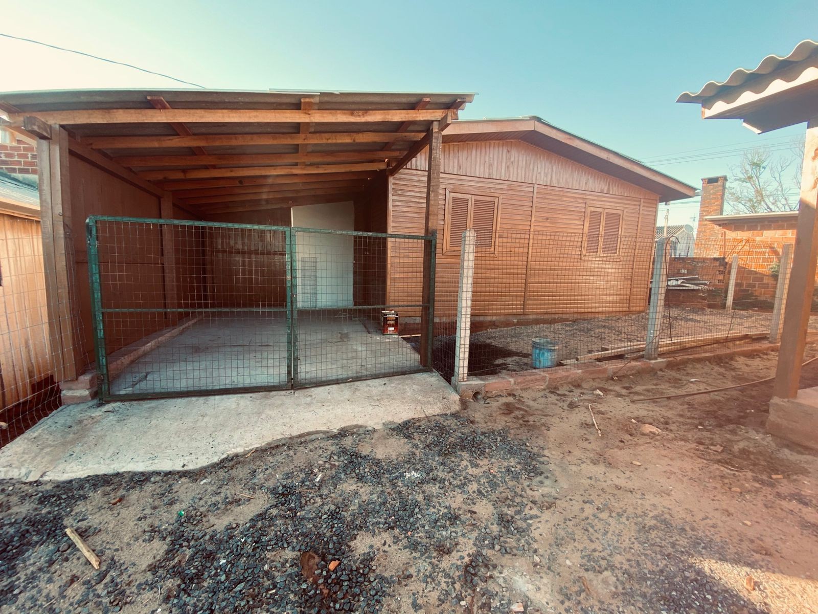 Casa de Madeira em Condomínio no Bairro Olaria