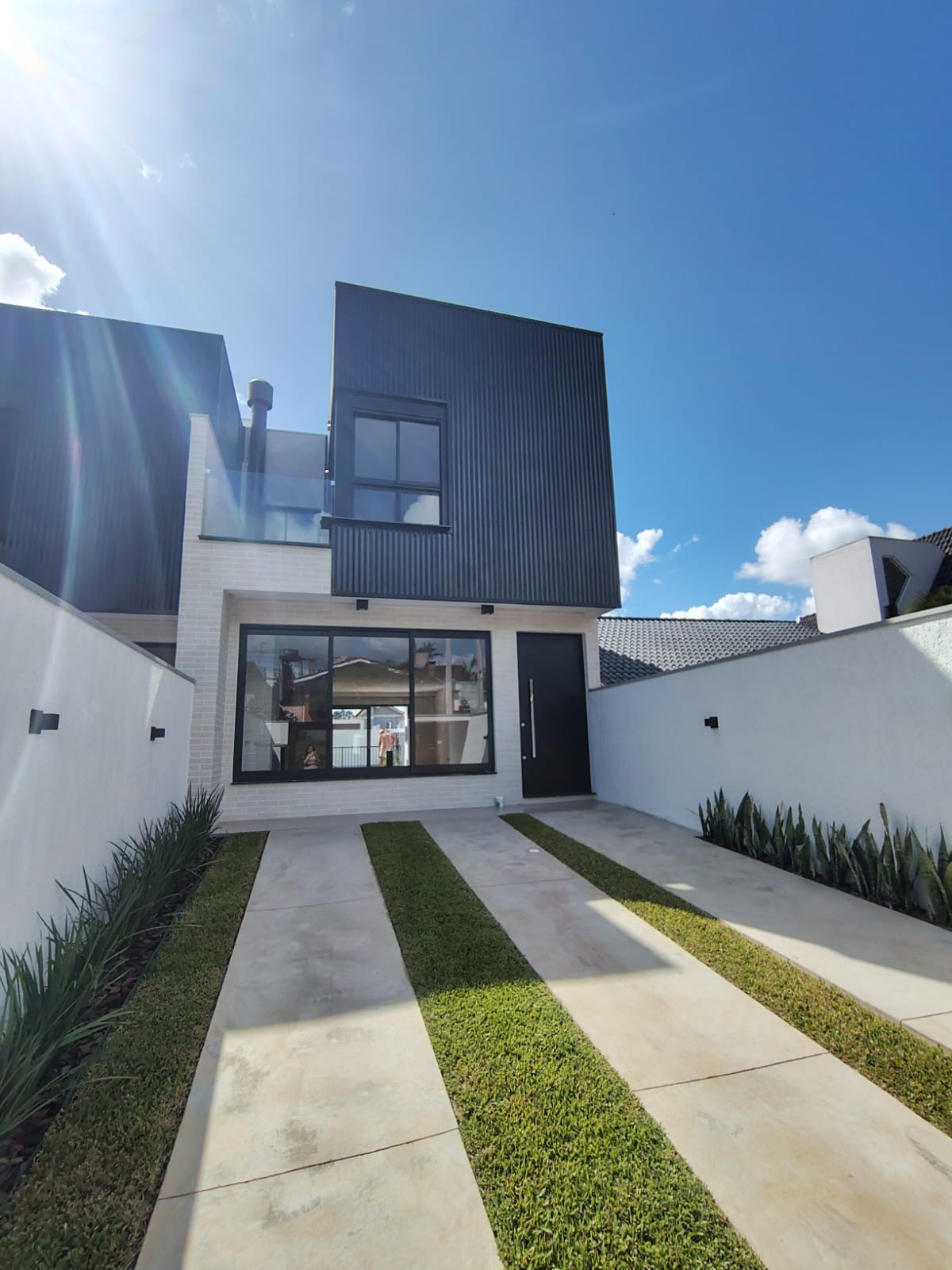 Sobrados à venda com localização privilegiada, Bairro São João