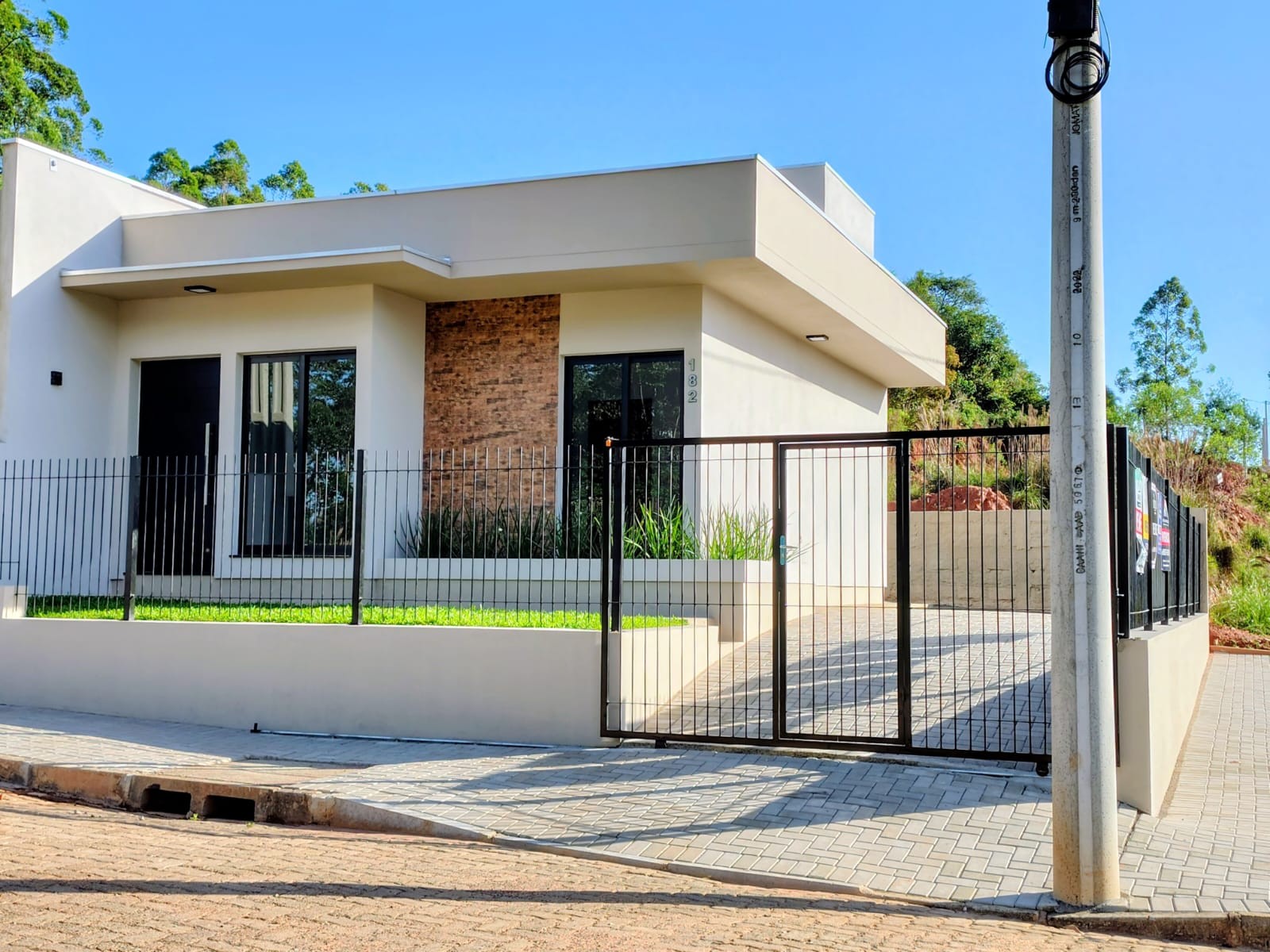 Casa nova de esquina à venda no Loteamento Eco City, Bairro Faxinal
