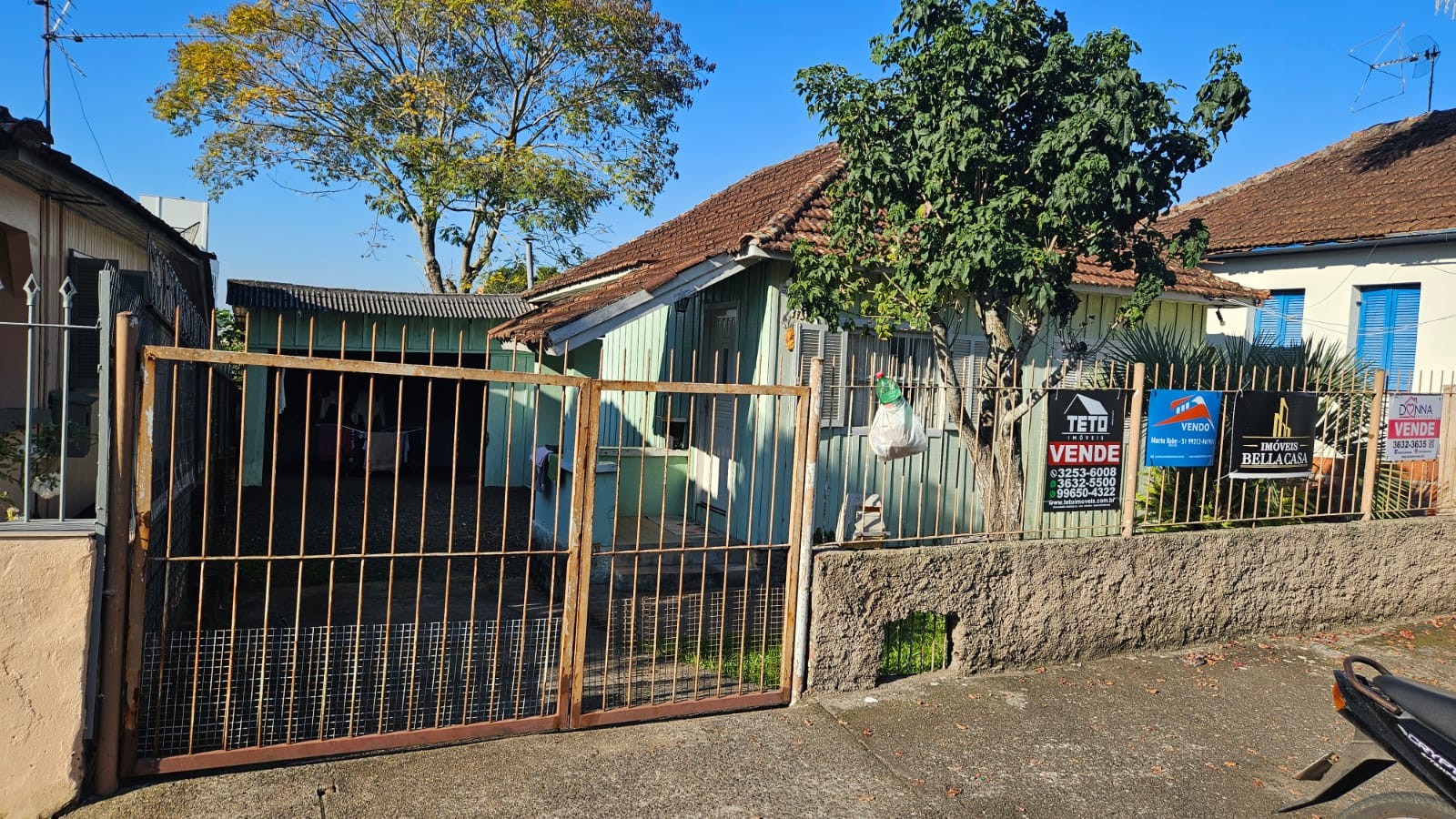 TERRENO NA ASSIS BRASIL  COM CASA EM CIMA