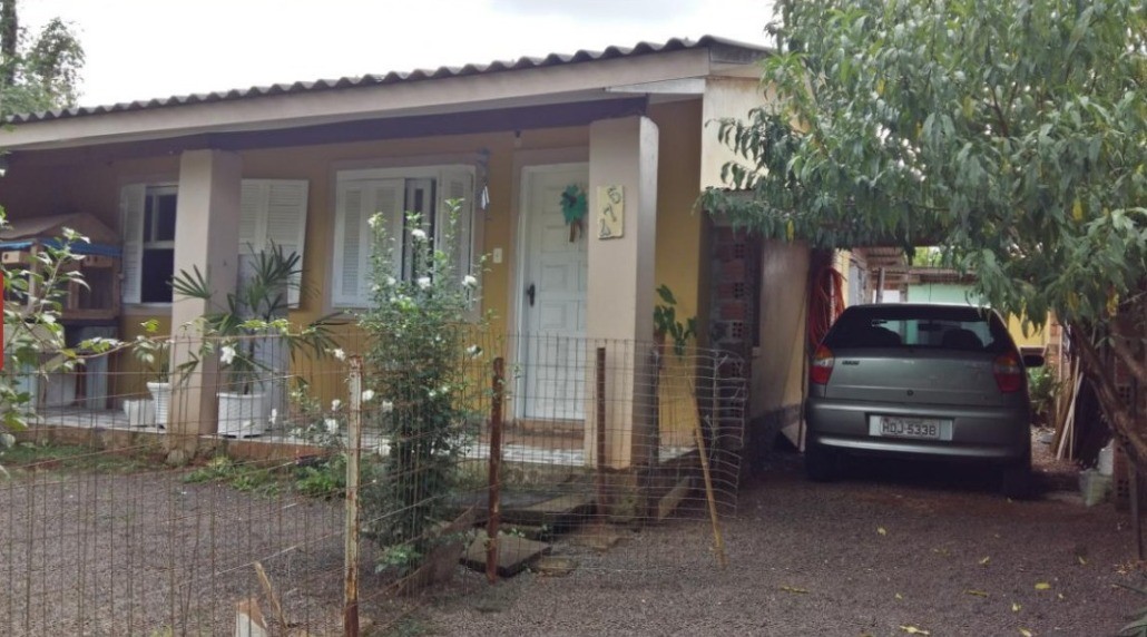 Casa com dois quartos à venda no bairro Olaria em Montenegro